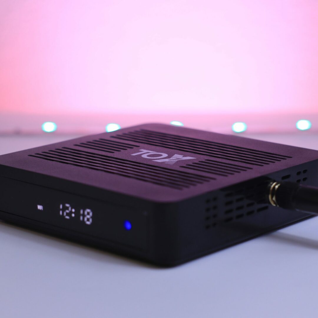 OX1-TV-BOX-With-Amlogic-S905X3-Review-3-scaled